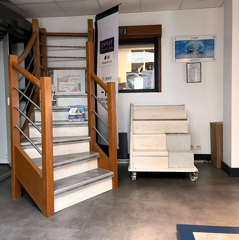 Showroom MAYTOP ISO56, nos experts vous accompagnent pour votre projet déco d'intérieur (escalier, rampe, porte)